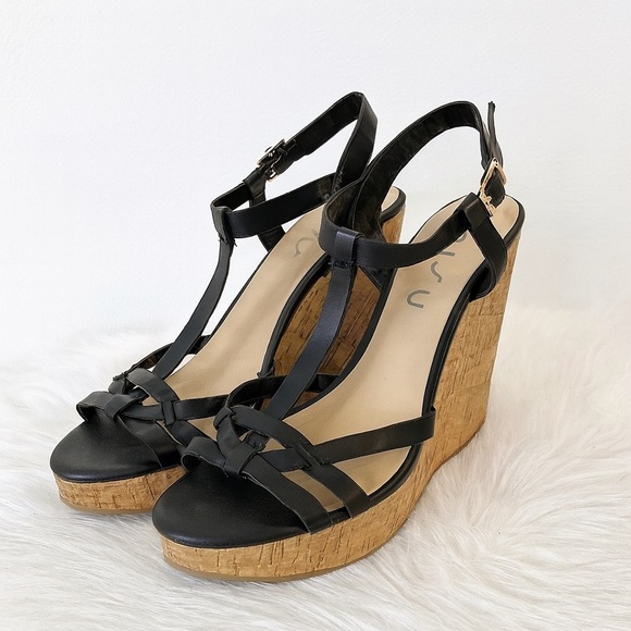 Black Sandals with Elegant Strappy Design. Small flaw - see pictures. - Picture 1 of 7